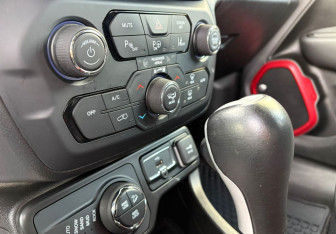 Подержанный автомобиль Jeep Renegade 2019 года (12 фото)