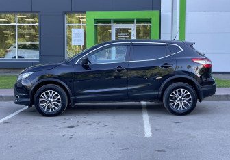 Подержанный автомобиль Nissan Qashqai 2016 года (8 фото)