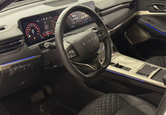 Подержанный автомобиль Exeed TXL 2022 года (13 фото)