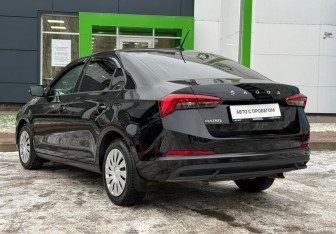 Подержанный автомобиль Skoda Rapid Liftback 2022 года (7 фото)