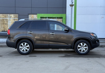 Подержанный автомобиль Kia Sorento 2009 года (4 фото)