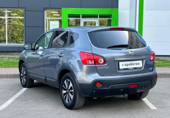 Подержанный автомобиль Nissan Qashqai 2009 года (7 фото)