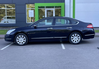 Подержанный автомобиль Nissan Teana 2010 года (8 фото)
