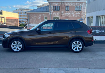 Подержанный автомобиль BMW X1 2012 года (8 фото)