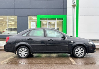 Подержанный автомобиль Daewoo Gentra Sedan 2013 года (4 фото)