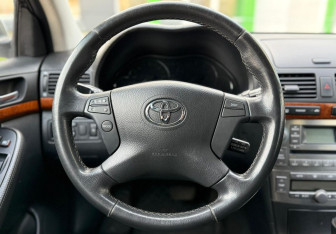 Подержанный автомобиль Toyota Avensis Sedan 2007 года (12 фото)