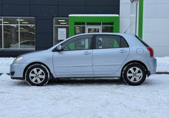 Подержанный автомобиль Toyota Corolla Hatchback 2006 года (8 фото)