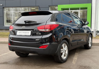 Подержанный автомобиль Hyundai ix35 2012 года (5 фото)