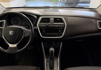 Подержанный автомобиль Suzuki SX4 Hatchback 2014 года (8 фото)