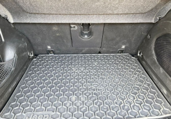 Подержанный автомобиль Jeep Renegade 2019 года (15 фото)