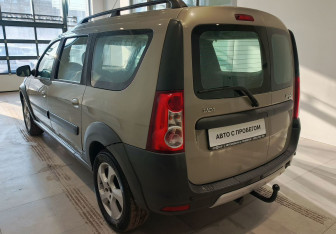 Подержанный автомобиль LADA (ВАЗ) Largus Wagon 2016 года (10 фото)