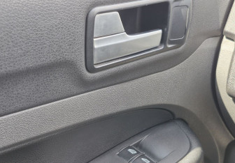 Подержанный автомобиль Ford Focus Hatchback 2007 года (14 фото)