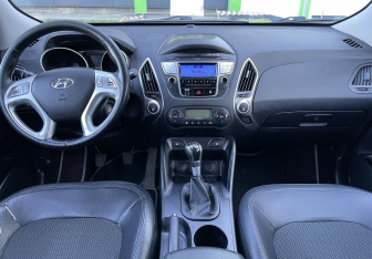Подержанный автомобиль Hyundai ix35 2012 года (9 фото)