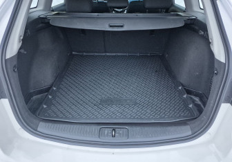 Подержанный автомобиль Chevrolet Cruze Wagon 2014 года (15 фото)