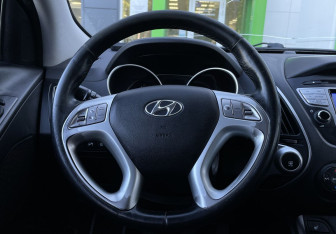 Подержанный автомобиль Hyundai ix35 2012 года (15 фото)