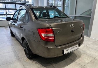 Подержанный автомобиль LADA (ВАЗ) Granta Sedan 2015 года (8 фото)