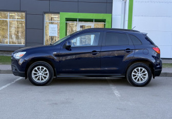 Подержанный автомобиль Mitsubishi ASX 2011 года (8 фото)