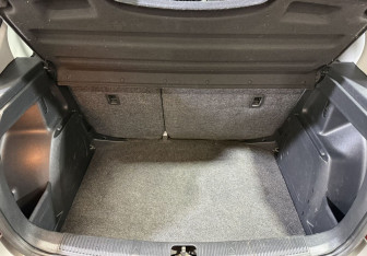 Подержанный автомобиль Skoda Fabia Hatchback 2011 года (15 фото)
