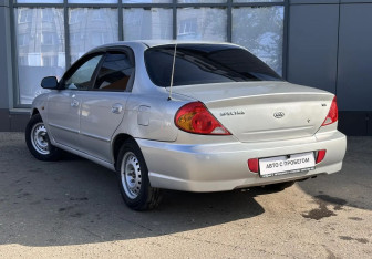 Подержанный автомобиль Kia Spectra Sedan 2008 года (4 фото)