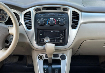 Подержанный автомобиль Toyota Highlander 2005 года (13 фото)