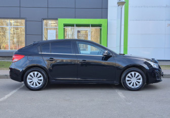 Подержанный автомобиль Chevrolet Cruze Hatchback 2013 года (5 фото)