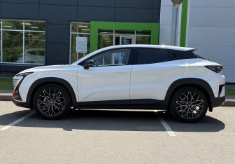 Подержанный автомобиль Changan UNI-T 2023 года (8 фото)
