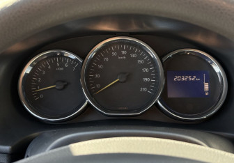 Подержанный автомобиль Renault Logan Sedan 2018 года (13 фото)