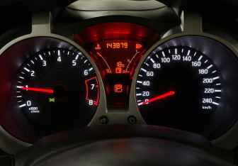 Подержанный автомобиль Nissan Juke 2012 года (12 фото)