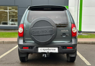 Подержанный автомобиль Chevrolet Niva 2012 года (6 фото)