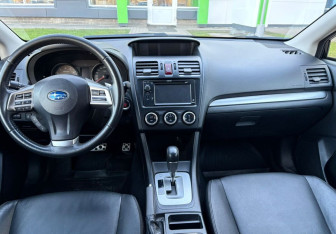 Подержанный автомобиль Subaru XV 2014 года (12 фото)