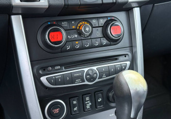 Подержанный автомобиль Renault Koleos 2009 года (14 фото)