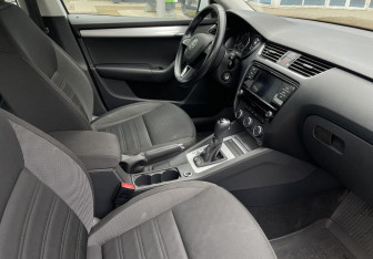 Подержанный автомобиль Skoda Octavia Liftback 2019 года (10 фото)