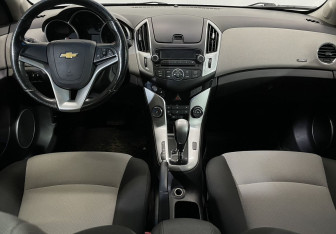 Подержанный автомобиль Chevrolet Cruze Sedan 2013 года (11 фото)