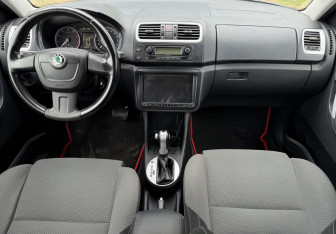Подержанный автомобиль Skoda Fabia Hatchback 2010 года (9 фото)