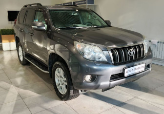 Подержанный автомобиль Toyota Land Cruiser Prado 2010 года (3 фото)