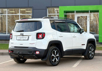 Подержанный автомобиль Jeep Renegade 2019 года (5 фото)