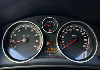 Подержанный автомобиль Opel Astra Hatchback 2007 года (12 фото)