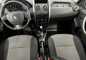 Подержанный автомобиль Renault Duster 2018 года (11 фото)