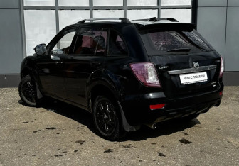 Подержанный автомобиль Lifan X60 2015 года (8 фото)