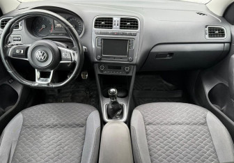 Подержанный автомобиль Volkswagen Polo Sedan 2018 года (9 фото)