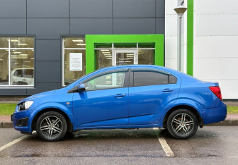 Подержанный автомобиль Chevrolet Aveo Sedan 2013 года (7 фото)