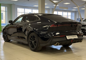 Подержанный автомобиль Changan UNI-V 2024 года (7 фото)