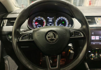 Подержанный автомобиль Skoda Octavia Liftback 2019 года (12 фото)