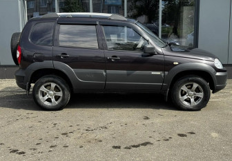 Подержанный автомобиль Chevrolet Niva 2015 года (6 фото)