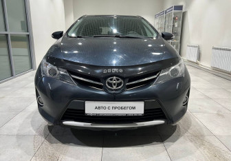 Подержанный автомобиль Toyota Auris Hatchback 2013 года (2 фото)