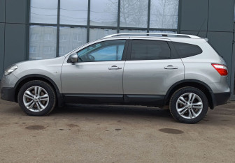 Подержанный автомобиль Nissan Qashqai+2 2011 года (5 фото)