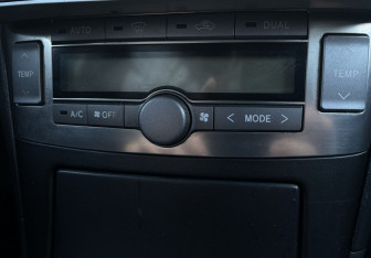 Подержанный автомобиль Toyota Avensis Sedan 2007 года (13 фото)