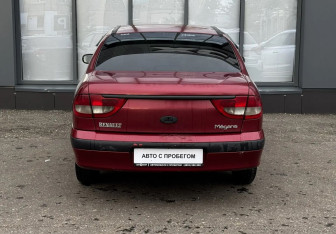 Подержанный автомобиль Renault Megane Sedan 2001 года (7 фото)