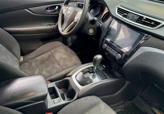 Подержанный автомобиль Nissan X-Trail 2016 года (10 фото)