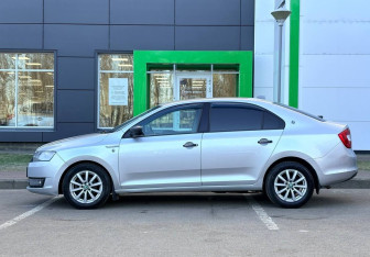 Подержанный автомобиль Skoda Rapid Liftback 2017 года (8 фото)